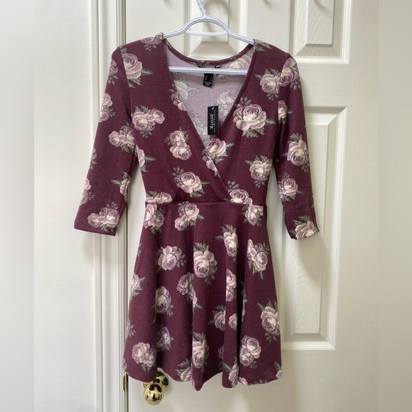 NWT Floral Dress - Picture 1 of 3